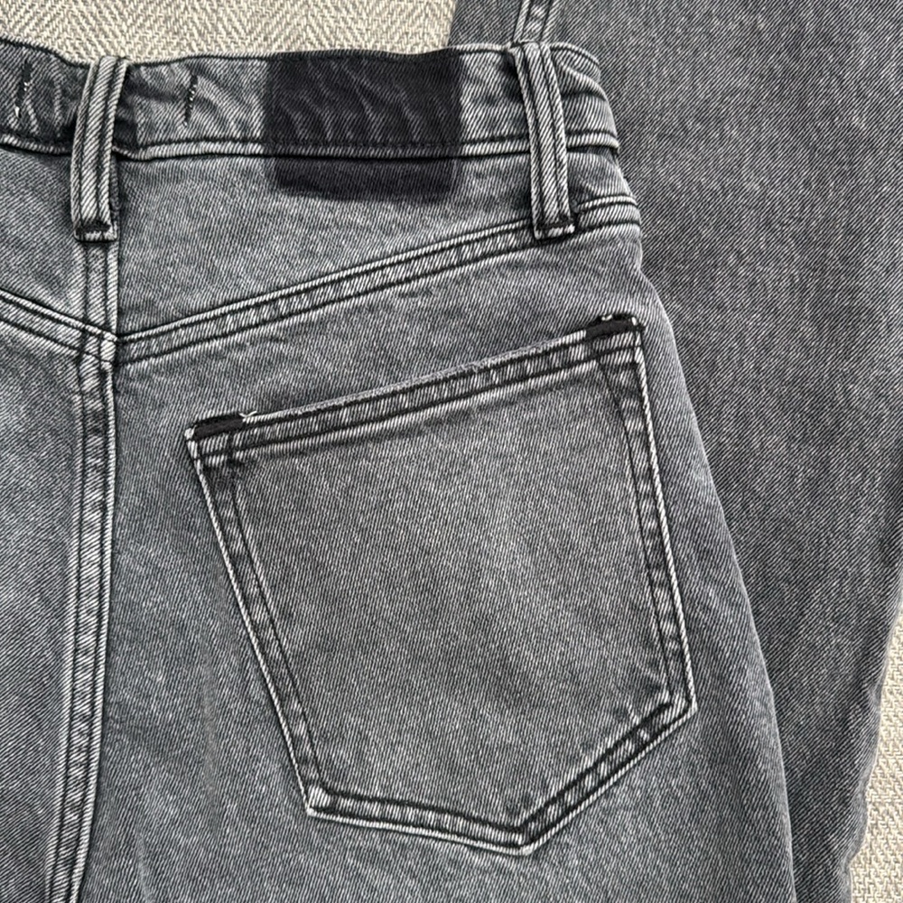 A&F - The 90’s Straight Ultra High Rise Curve Love Jeans - Picture 12 of 16